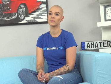 Amatéři Premium – plešatá Laura zo Slovenska 22 let