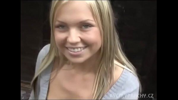 České porno rychlý prachy a usměvavá blondýna