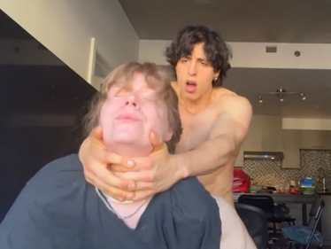 Drzý arab rád šoustá starší milfky