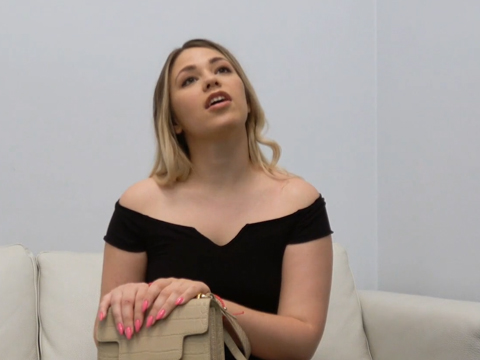 Fake Agent – blond slečinka se odváže s agentem