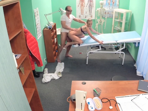 Fake Hospital – teen blondýnka šuká s doktorem