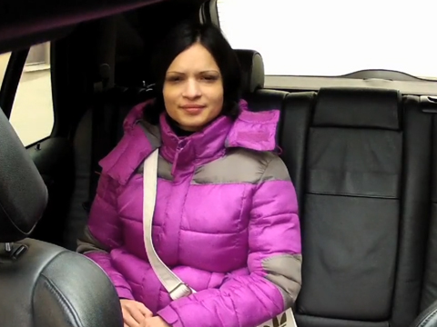 Fake Taxi – černovláska si pohraje s taxikářem
