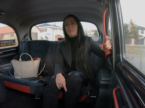 Fake Taxi – Go Go tanečnice si zamrdá s taxikářem