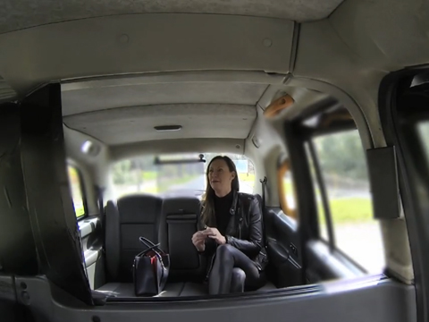 Fake Taxi – zralá děvka si to rozdá s taxikářem