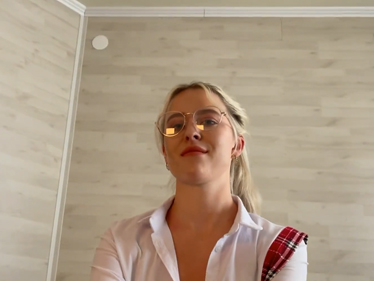 Když mi ho dobře pokouříš, zasloužíš si hezky ošukat!