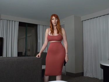 Máma zrzka se postará o synovo tvrdé péro v posteli