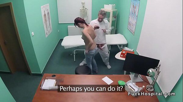 Pan doktor má rád štíhlé české ženy proto Dolní dá svůj porno kokot