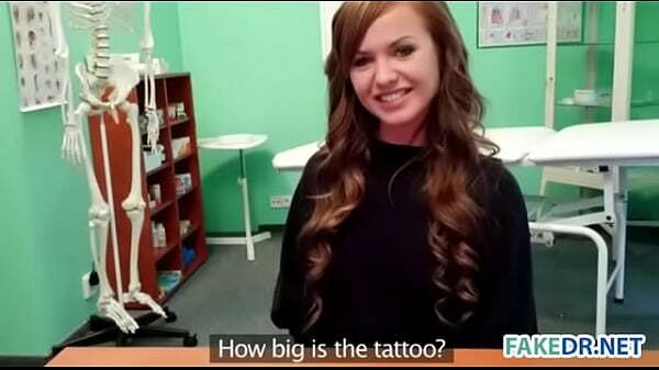Ptát se brunetce co ji trápí a ona že chce sex