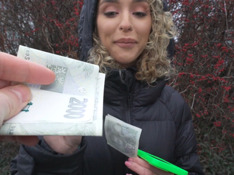 Rychlý prachy – agent vymrdá latinu k orgasmu