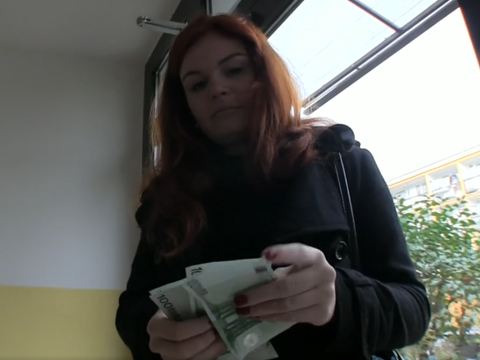 Rychlý prachy – agentova bývalá spolužačka Bára