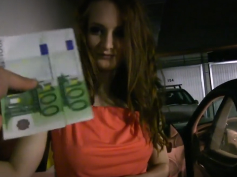 Rychlý prachy – Gabrielle mrdá s agentem na parkovišti