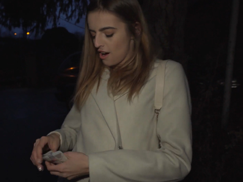 Rychlý prachy – sexy slečna si řekne o sex za peníze