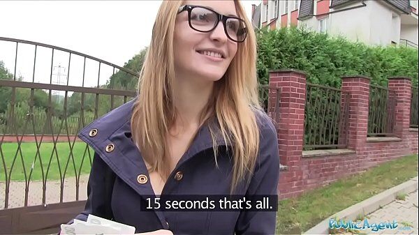 Ukáže jí peníze a u nás samozřejmě neodolá