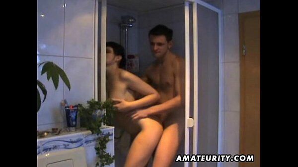 v koupelně si dají jen tak ranní sex Jen tak aby se nenudili